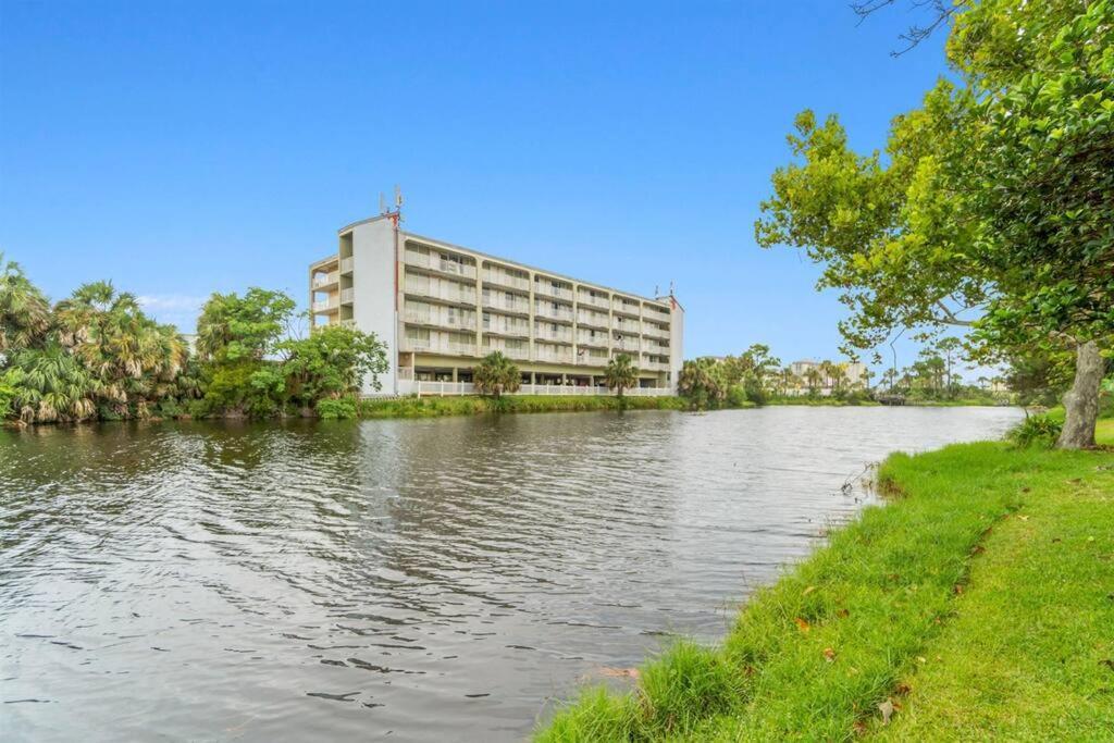 Beach, Pools, Tennis, Gulf Highlands Apartment